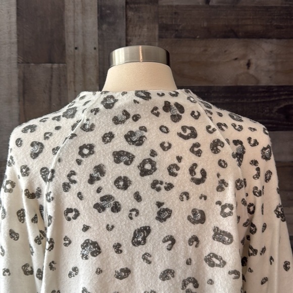 Democracy white sweater medium sparkly gray silver leopard print glam holiday - Picture 6 of 12